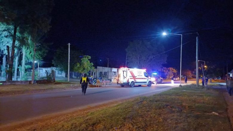 Villa Ocampo: dos jóvenes perdieron la vida tras chocar en moto contra un cartel