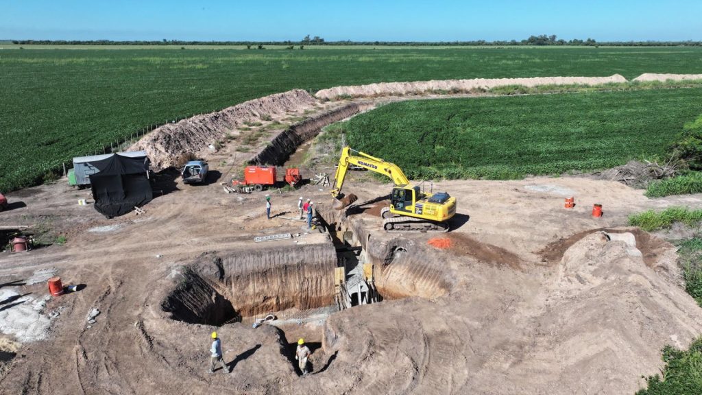Un 2026 de intensas lluvias: aceleran la ejecución de obras en más de 100 localidades santafesinas