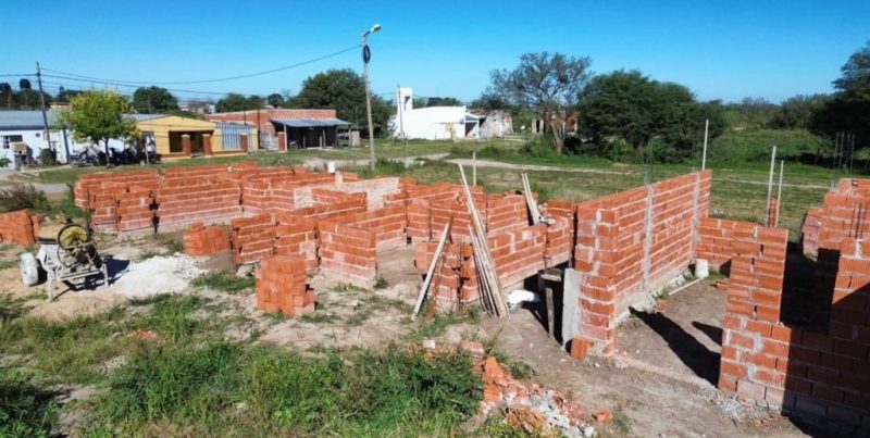 Moisés Ville: continúa la construcción de un nuevo complejo de viviendas