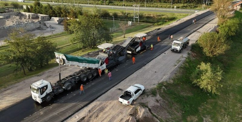 Camino de la Cremería: la obra registra un 80% de avance y comenzó la pavimentación