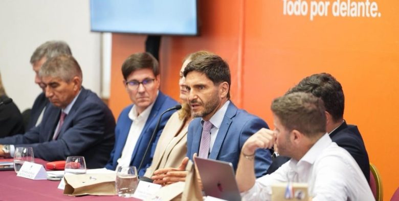 Pullaro activa agenda de Santa Fe: gabinete por puertos y misión minera a San Juan