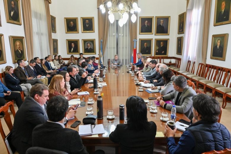 Frigerio encabezó reunión de gabinete para tratar educación, infraestructura y programas de gestión