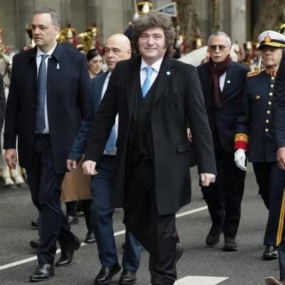 Milei ratifica el rumbo económico de ajuste fiscal y reformas pese a la presión política