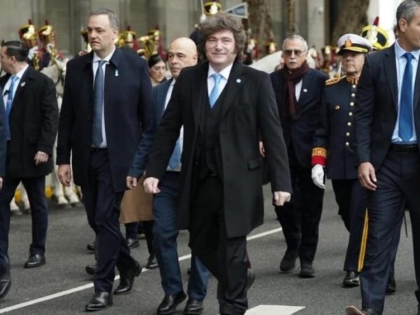 Milei ratifica el rumbo económico de ajuste fiscal y reformas pese a la presión política