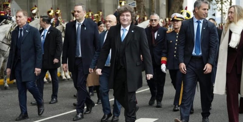 Milei ratifica el rumbo económico de ajuste fiscal y reformas pese a la presión política