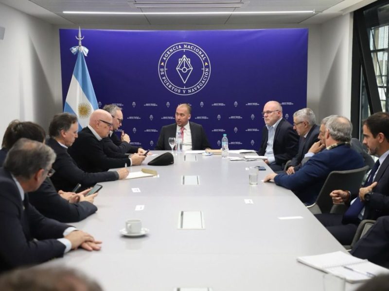 Santa Fe exigió en Buenos Aires rápida adjudicación de la Hidrovía para bajar costos logísticos