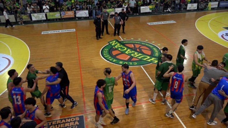 Descalificaron a Huracán y Central de San Javier tras graves incidentes en el clásico de básquet de la ARBB