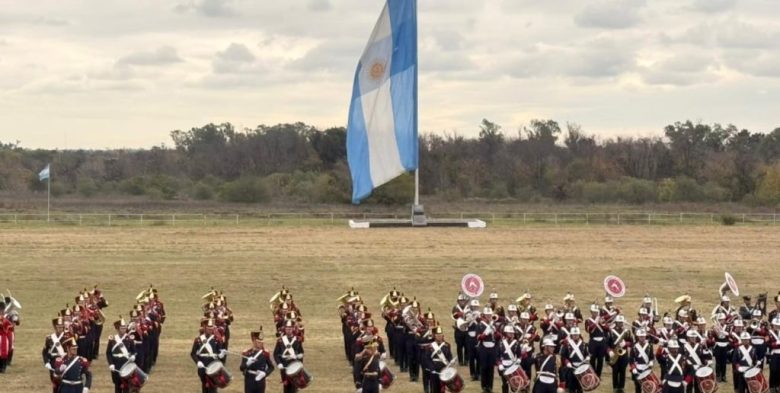 El dirigente santafesino Bryan J. Mayer resaltó el rol del Ejército como escuela de valores y garante de la soberanía