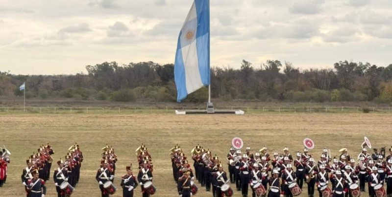 El dirigente santafesino Bryan J. Mayer resaltó el rol del Ejército como escuela de valores y garante de la soberanía