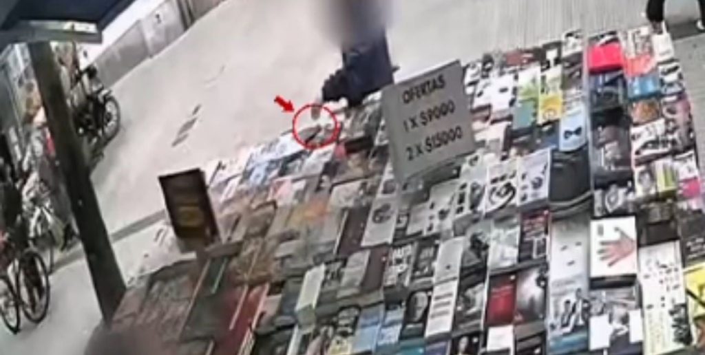 Detuvieron a una mujer tras robar un celular en una librería del centro de Santa Fe