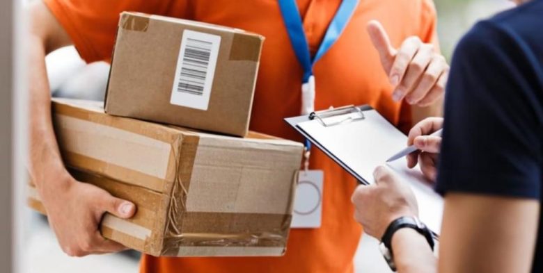 Máximo histórico: compras de argentinos al exterior vía courier profundizan presión sobre el dólar