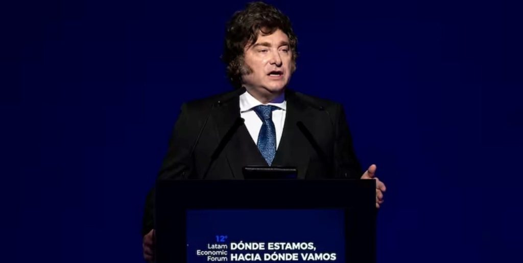 Javier Milei arremetió contra la oposición y el populismo; Luis Caputo tuvo su turno