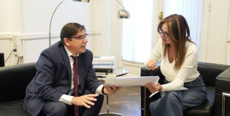 El Gobierno crea comisión para hospitales universitarios en Argentina, enfocado en financiamiento y eficiencia