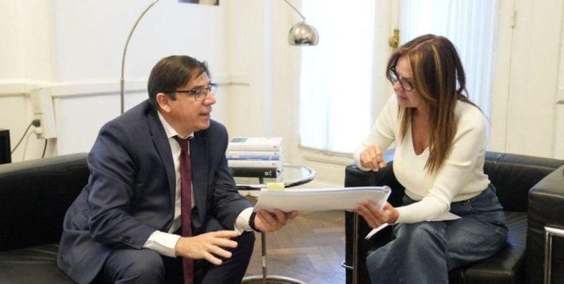 El Gobierno crea comisión para hospitales universitarios en Argentina, enfocado en financiamiento y eficiencia