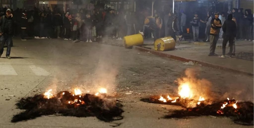 Córdoba Capital: protestas con piedrazos a la Policía tras confirmarse la muerte de Agostina Vega