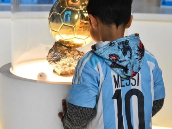 A días del Mundial, la fiebre por Messi se siente en los comercios y barrios santafesinos