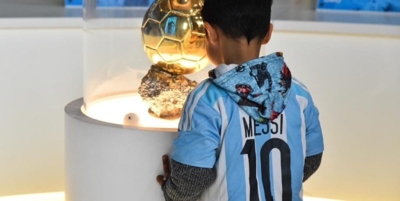A días del Mundial, la fiebre por Messi se siente en los comercios y barrios santafesinos