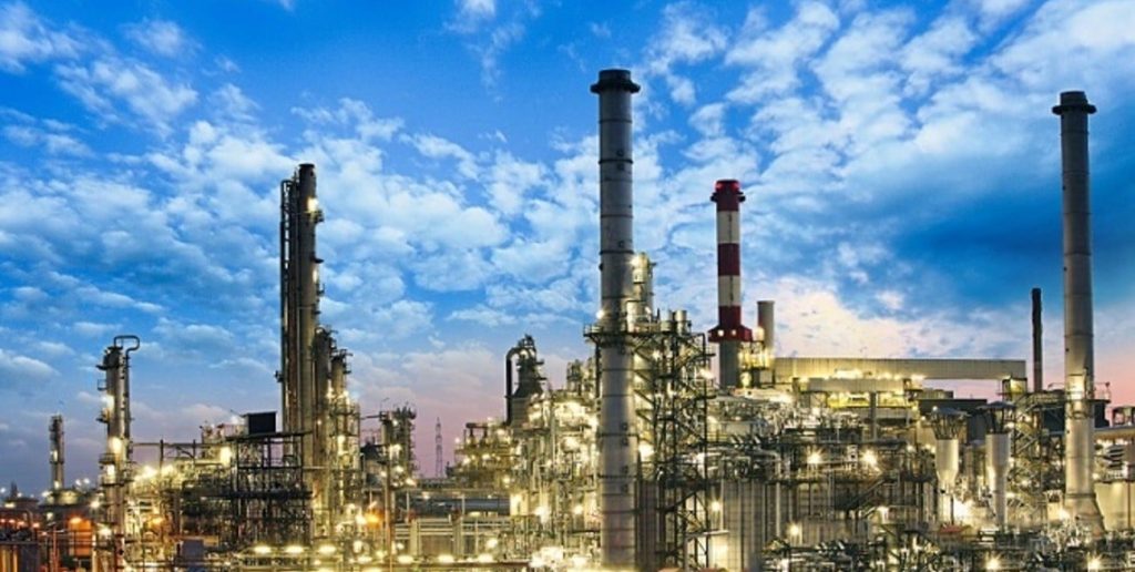 La industria química y petroquímica elevó 34% su producción y 11% sus ventas en abril interanual