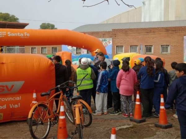 Educación vial: el CEF 29 de Santa Fe fue escenario de la jornada «Santa Fe sobre Ruedas»