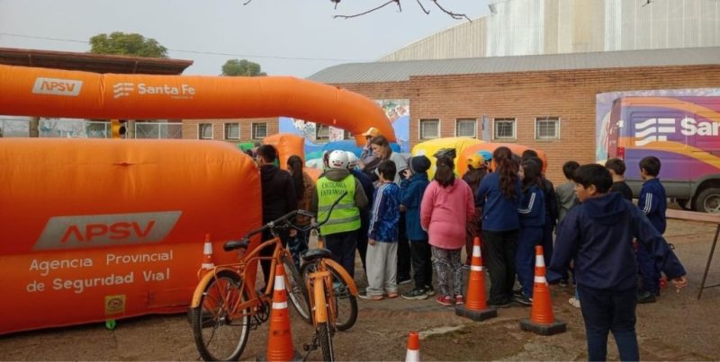 Educación vial: el CEF 29 de Santa Fe fue escenario de la jornada «Santa Fe sobre Ruedas»