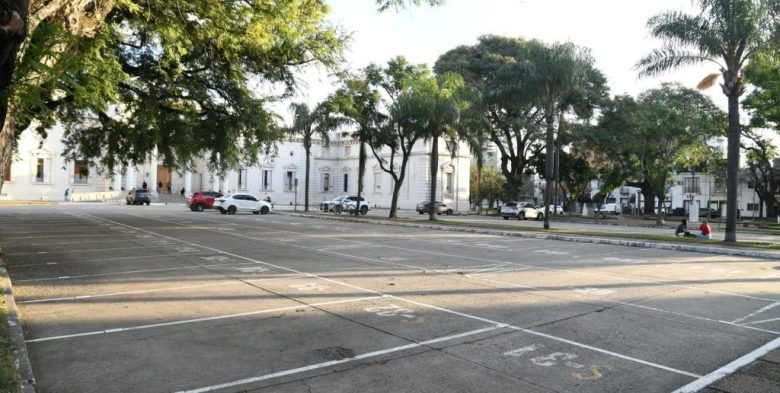 Santa Fe: puesta en valor de la Plaza Italia, frente a la Legislatura, para el uso de los vecinos