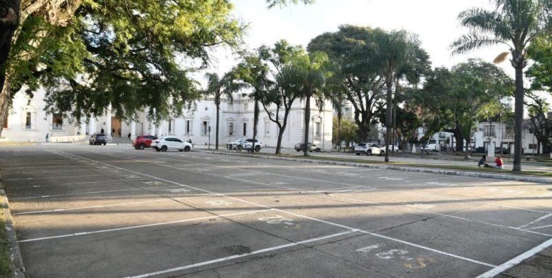 Santa Fe: puesta en valor de la Plaza Italia, frente a la Legislatura, para el uso de los vecinos