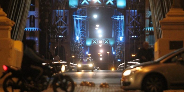 El Puente Colgante de Santa Fe inicia recambio de luces: habrá cortes diarios de tránsito