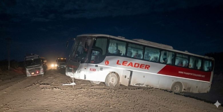 Neuquén: un micro con 41 pasajeros quedó al borde de un barranco