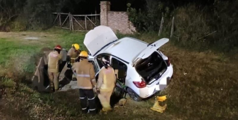 Córdoba: cargaban un celular en el auto, explotó y terminaron chocando