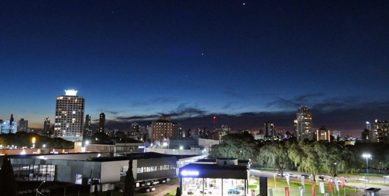 Santa Fe: la Costanera fue el mejor punto para ver la alineación de Venus, Júpiter y Mercurio al atardecer