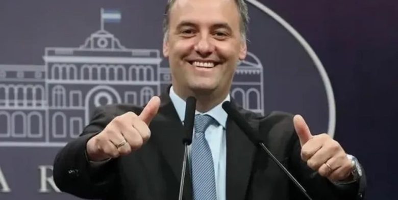 Jefe de Gabinete Adorni desmiente la cancelación y ratifica su informe de gestión en el Senado