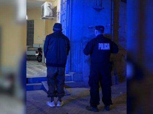 Detuvieron a un hombre en la capital santafesina, acusado de incumplir una restricción de acercamiento y agredir a su expareja