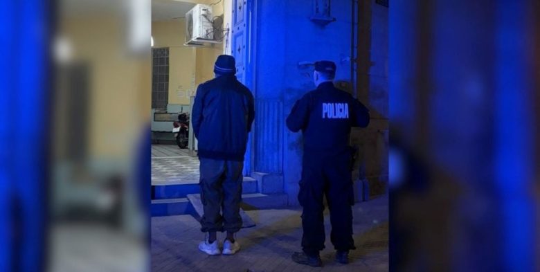 Detuvieron a un hombre en la capital santafesina, acusado de incumplir una restricción de acercamiento y agredir a su expareja