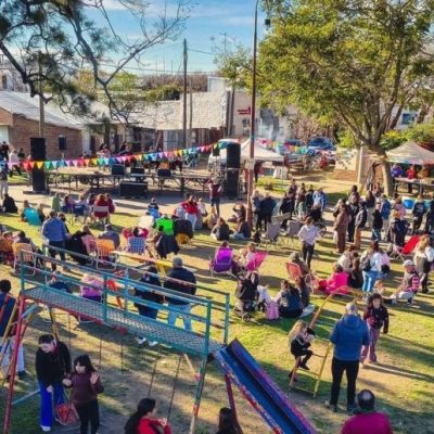 La Escuela Quinquela celebró su 50° aniversario con una masiva fiesta cultural en Casilda