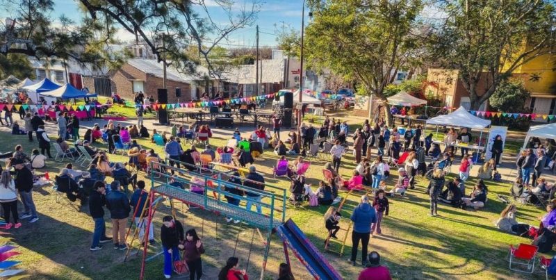 La Escuela Quinquela celebró su 50° aniversario con una masiva fiesta cultural en Casilda