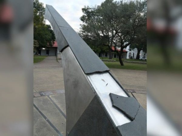 El reloj de sol del Parque Sur sigue vandalizado: definen cómo lo restaurarán en Santa Fe