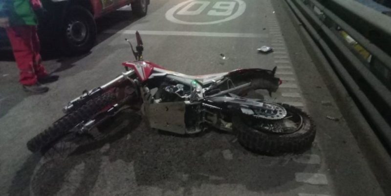 Falleció un motociclista de 41 años tras un choque en la Autopista 9 de Julio Sur