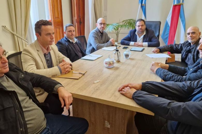 Entre Ríos: ministro Troncoso propone acciones para contener a trabajadores de Granja Tres Arroyos