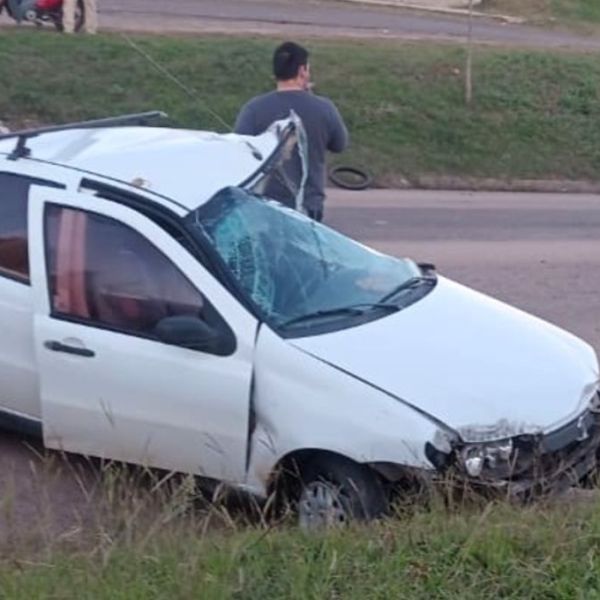 Concordia: guiaba una retroexcavadora alcoholizado, chocó 7 vehículos y fue frenado por los vecinos