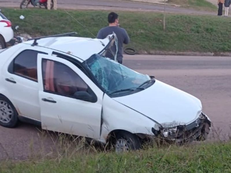 Concordia: guiaba una retroexcavadora alcoholizado, chocó 7 vehículos y fue frenado por los vecinos