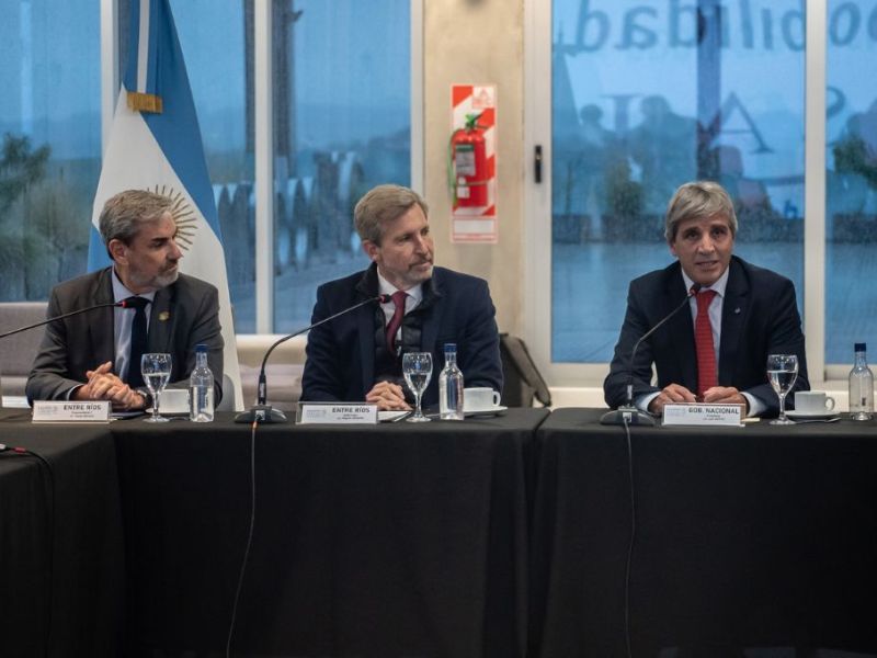 Frigerio y Caputo se reunieron con entidades empresarias de Entre Ríos