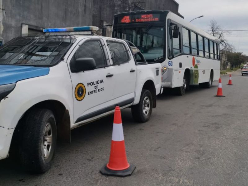 Detuvieron a un hombre acusado de exhibiciones obscenas en un colectivo de Concordia