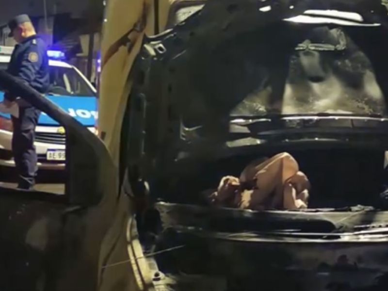 Se incendió una camioneta utilitaria en plena calle de Concordia