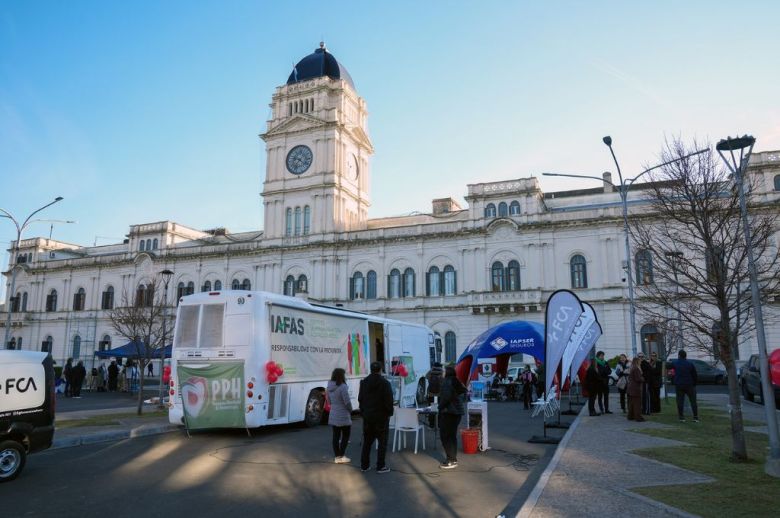 Ministerio de Salud de Entre Ríos realizó colecta de sangre en Plaza Mansilla de Paraná por el Día Mundial del Donante