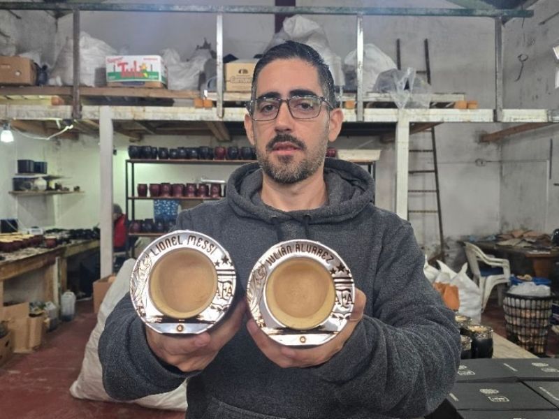 Un taller de Gualeguaychú diseñó los mates de la Selección