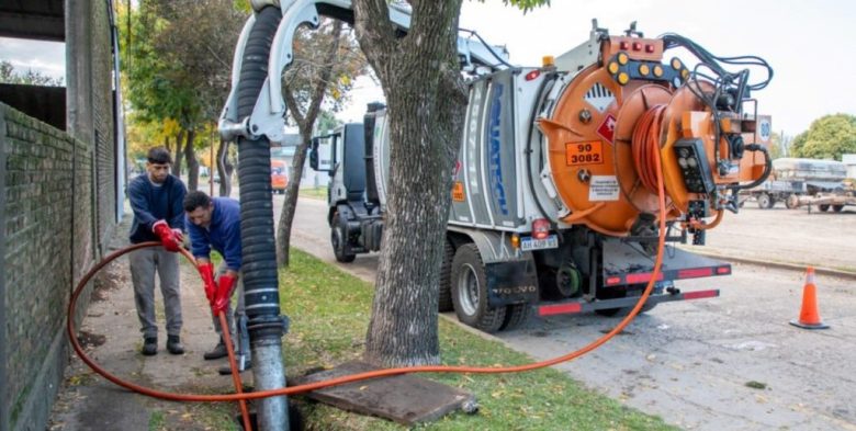 Esperanza: intensifican la prevención en desagües por el pronóstico de lluvias intensas