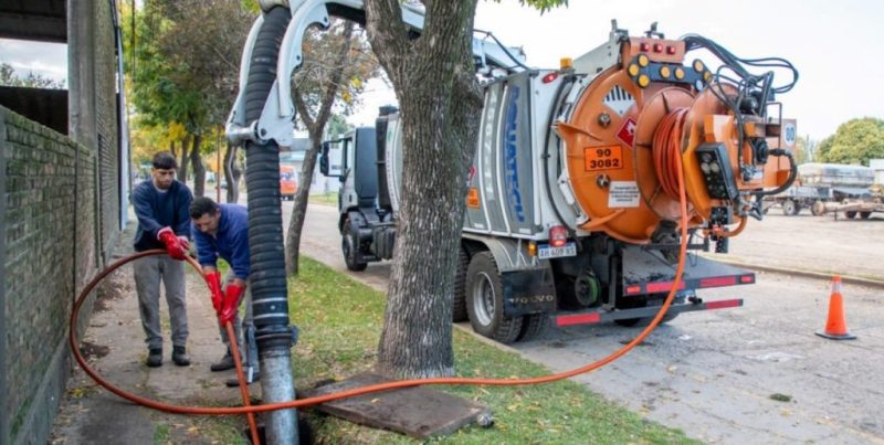 Esperanza: intensifican la prevención en desagües por el pronóstico de lluvias intensas