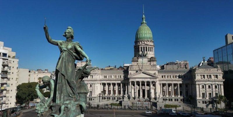 El Gobierno Nacional elimina la cobertura de pasajes de larga distancia