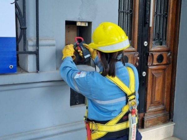 El hurto de energía en Argentina alcanza el 18%, el doble de lo recomendado, según la EPE
