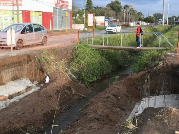 Santa Fe: se inició la construcción de tres puentes peatonales sobre Aristóbulo del Valle